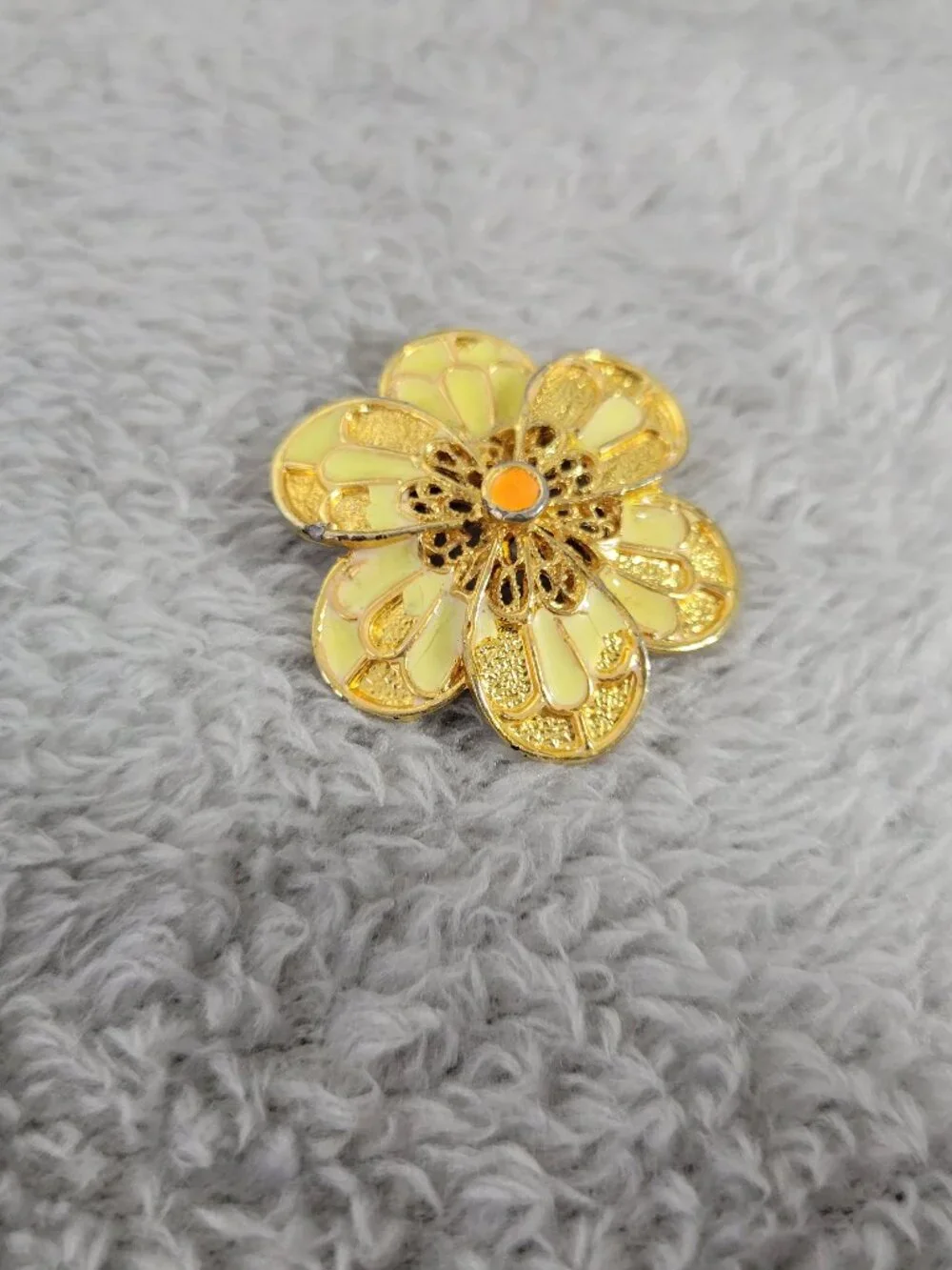Vintage Style Yellow Enamel Flower Brooch Gold Tone Filigree Floral Pin P8E